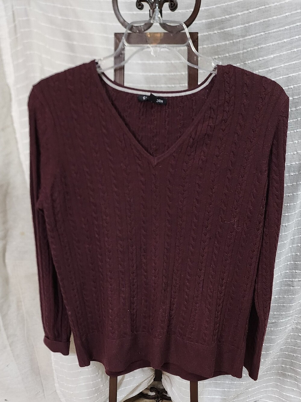 41 Hawthorn Cashmere Silk Cable-Knit V-Neck Sweater in Burgundy